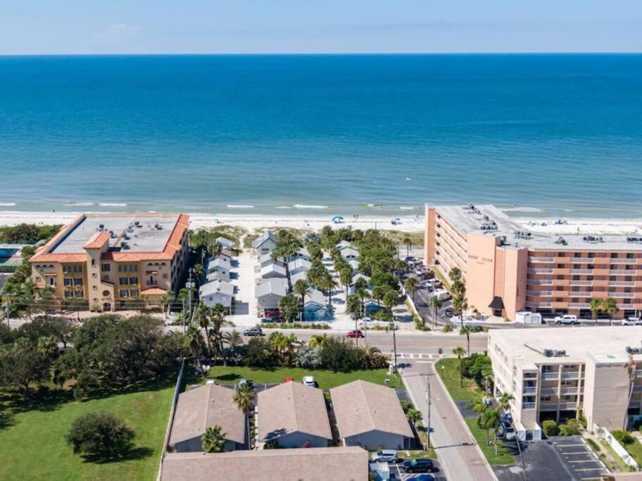 Spanish Villa Suite 54 - Indian Rocks Beach Condo Across The Street To Beach Access & Walkable To Restaurants! Clearwater Beach Exterior photo