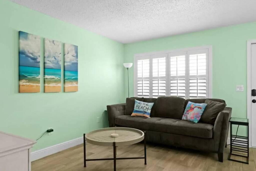 Spanish Villa Suite 54 - Indian Rocks Beach Condo Across The Street To Beach Access & Walkable To Restaurants! Clearwater Beach Exterior photo